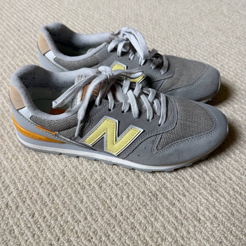 New Balance Women’s Classic 996 Lace Up Athletic Shoes Sneakers
